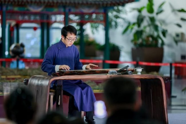 20251118070141841832571