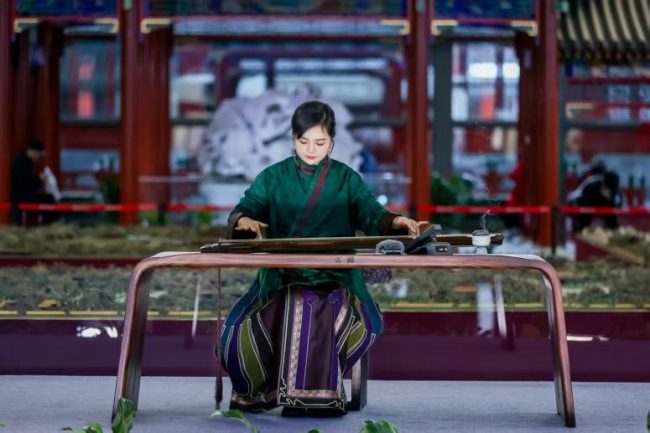 20251118070141816742353